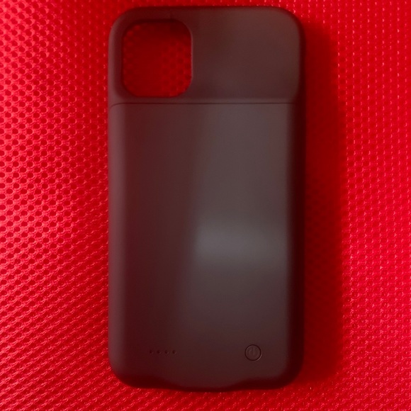 Black iPhone 11 Charging Case LUX - Picture 5 of 11